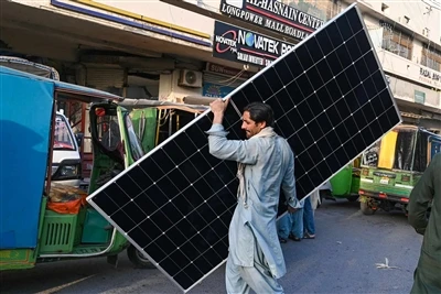 Pakistanin sakkojen kuoriyritykset ₨ 111 miljardia aurinkopaneelien tuontipet...