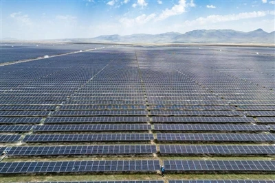 2. 200 miljoonan dollarin 2,5 GW aurinkokeskus: Alfa Solar & Astroenergy Euro...